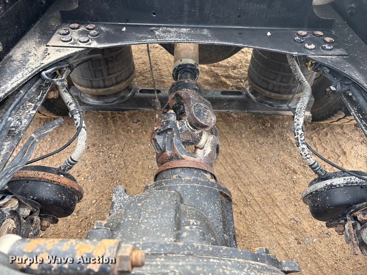 image for item EU4991 2007 Volvo VN semi truck