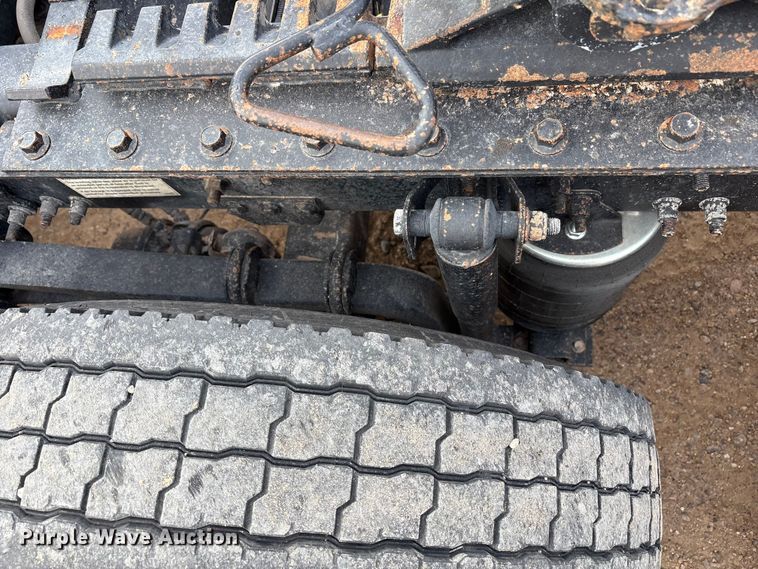 image for item EU4991 2007 Volvo VN semi truck