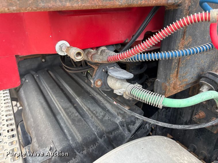 image for item EU4991 2007 Volvo VN semi truck