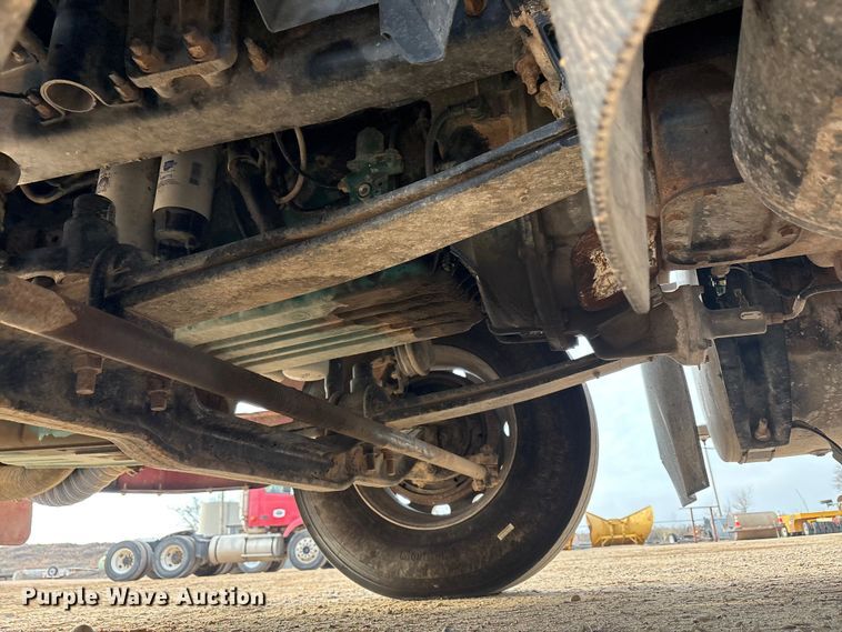 image for item EU4991 2007 Volvo VN semi truck