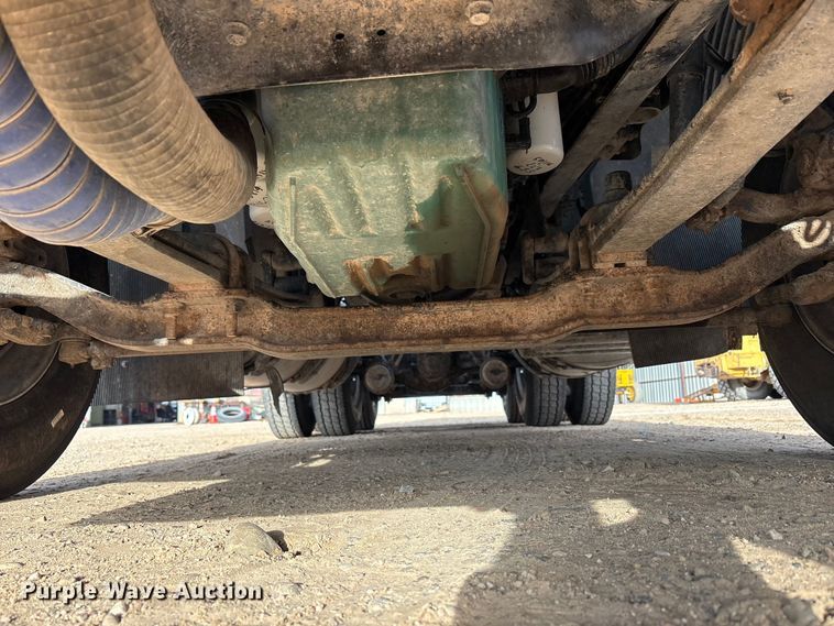 image for item EU4991 2007 Volvo VN semi truck