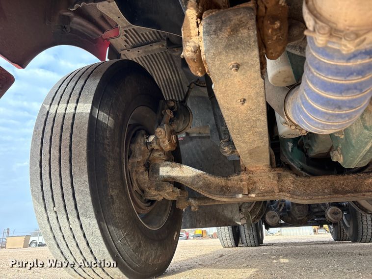 image for item EU4991 2007 Volvo VN semi truck