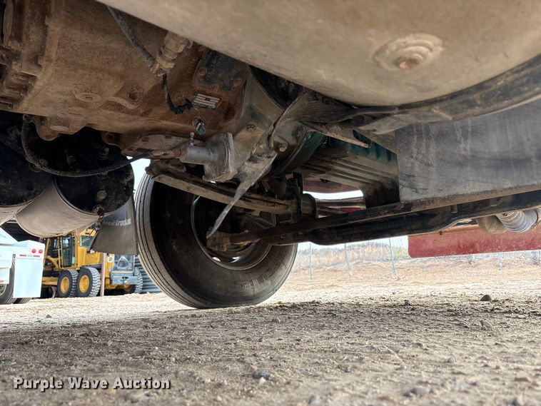 image for item EU4991 2007 Volvo VN semi truck