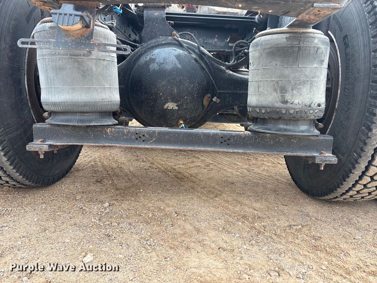 image for item EU4991 2007 Volvo VN semi truck