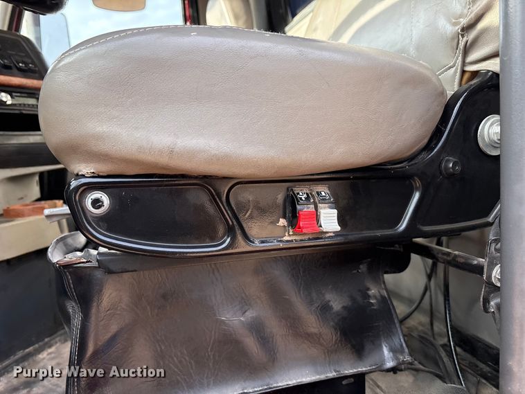 image for item EU4991 2007 Volvo VN semi truck