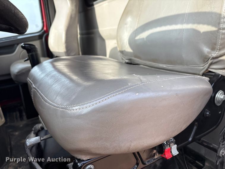 image for item EU4991 2007 Volvo VN semi truck