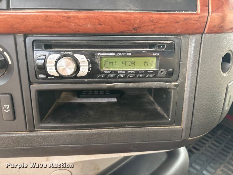 image for item EU4991 2007 Volvo VN semi truck