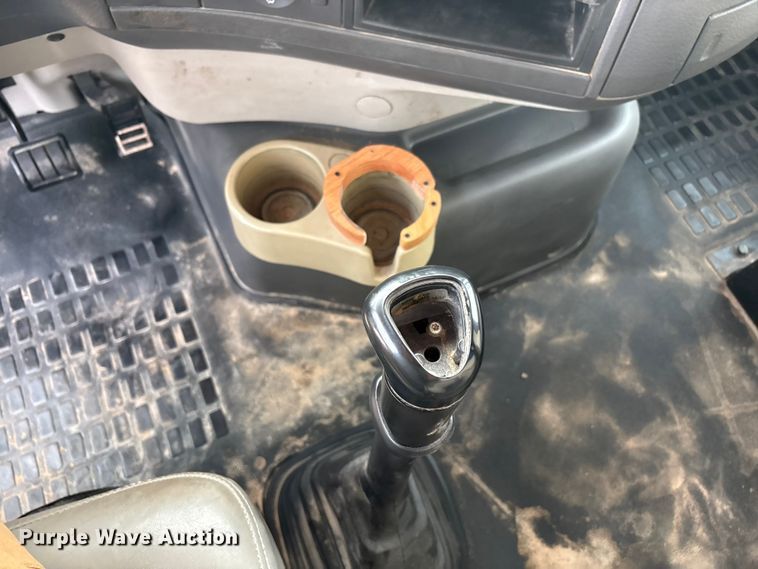 image for item EU4991 2007 Volvo VN semi truck