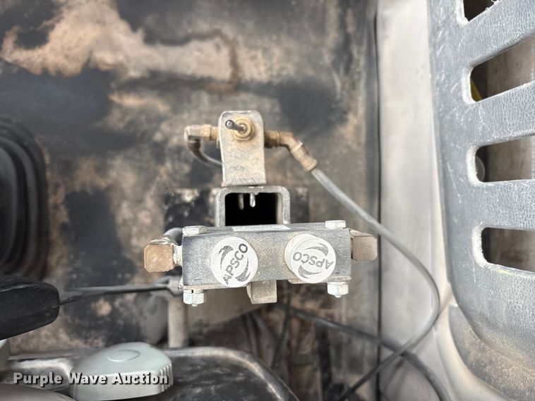 image for item EU4991 2007 Volvo VN semi truck