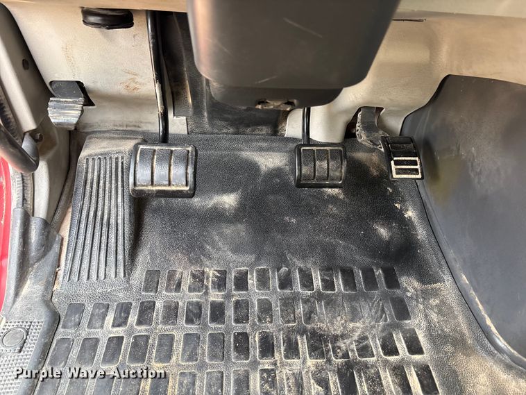 image for item EU4991 2007 Volvo VN semi truck