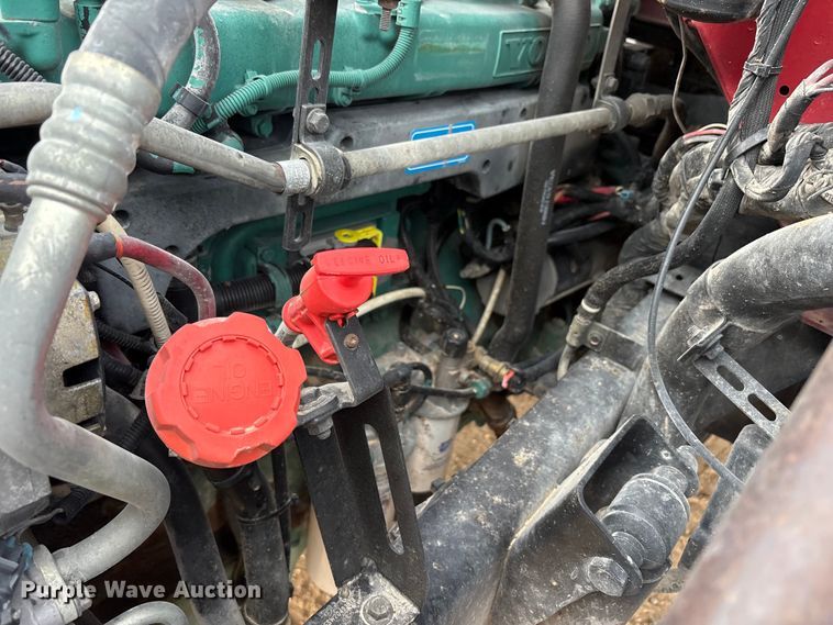 image for item EU4991 2007 Volvo VN semi truck