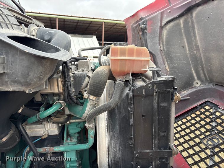 image for item EU4991 2007 Volvo VN semi truck