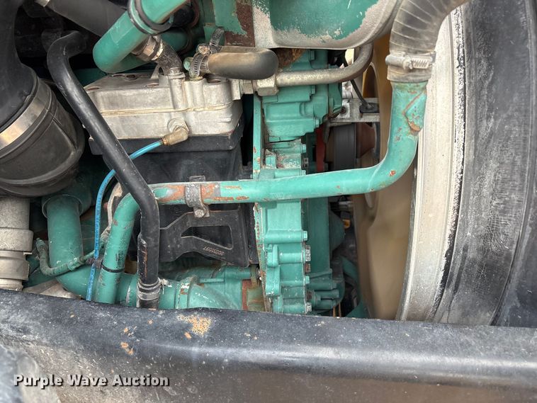 image for item EU4991 2007 Volvo VN semi truck