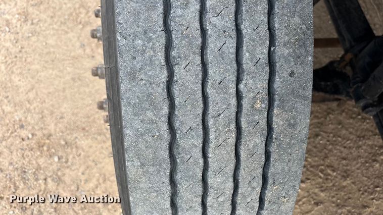 image for item EU4991 2007 Volvo VN semi truck