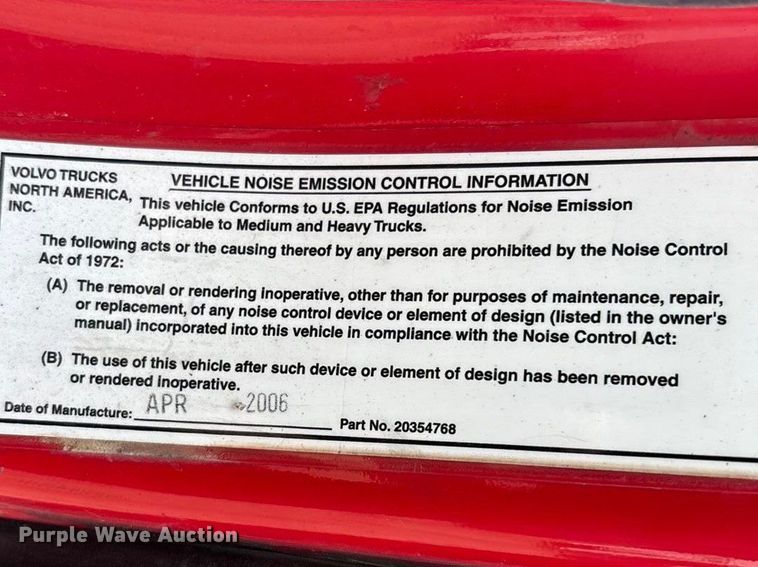 image for item EU4991 2007 Volvo VN semi truck