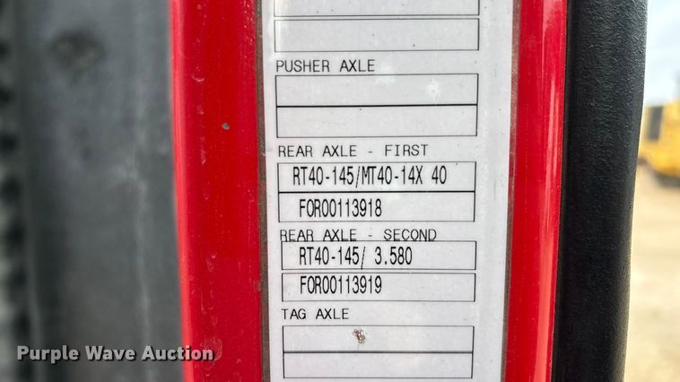 image for item EU4991 2007 Volvo VN semi truck