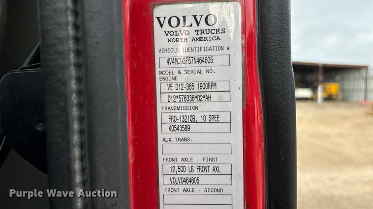 image for item EU4991 2007 Volvo VN semi truck