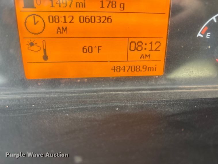 image for item EU4991 2007 Volvo VN semi truck