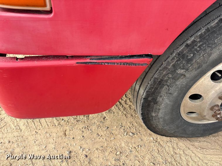 image for item EU4992 2007 Volvo VN semi truck