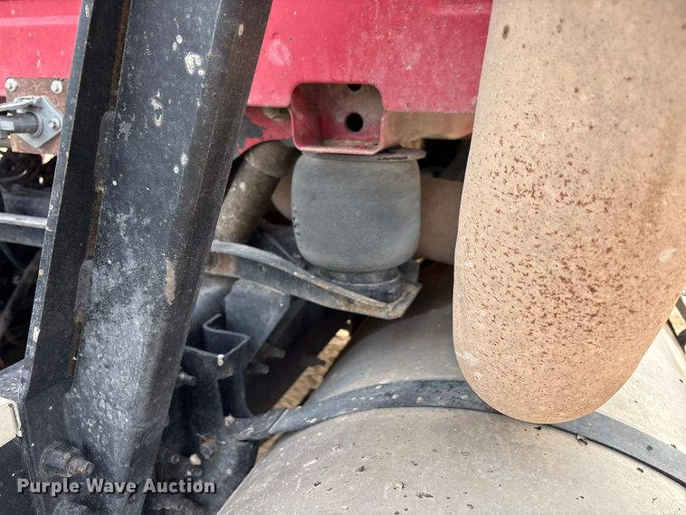 image for item EU4992 2007 Volvo VN semi truck