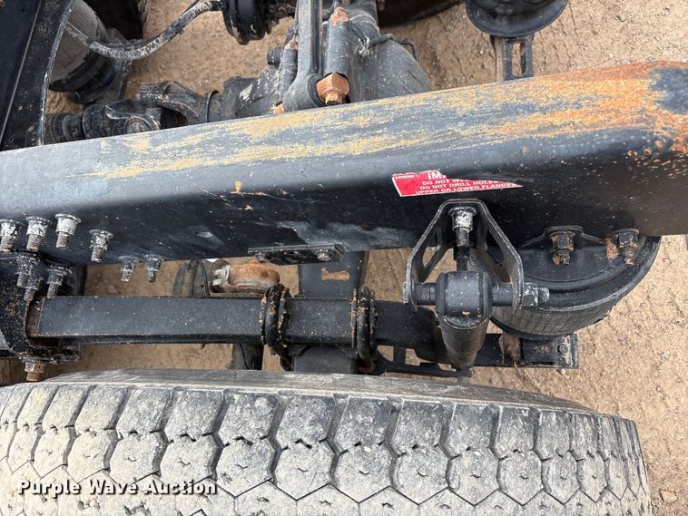 image for item EU4992 2007 Volvo VN semi truck