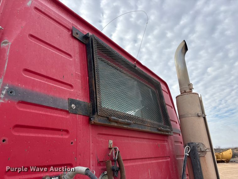 image for item EU4992 2007 Volvo VN semi truck