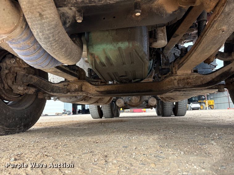 image for item EU4992 2007 Volvo VN semi truck