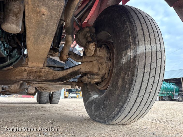 image for item EU4992 2007 Volvo VN semi truck