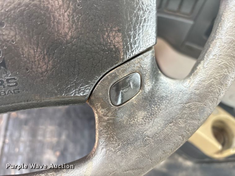 image for item EU4992 2007 Volvo VN semi truck