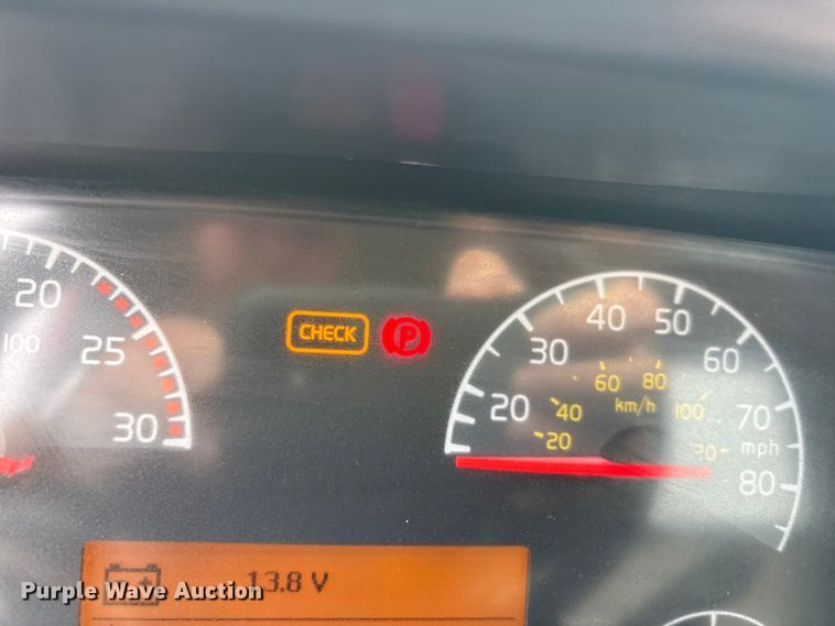 image for item EU4992 2007 Volvo VN semi truck