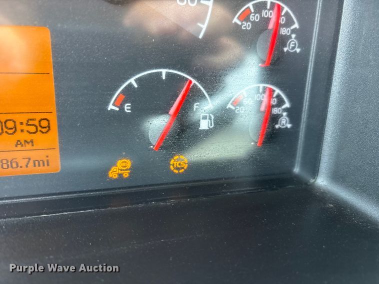 image for item EU4992 2007 Volvo VN semi truck