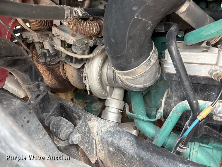 image for item EU4992 2007 Volvo VN semi truck