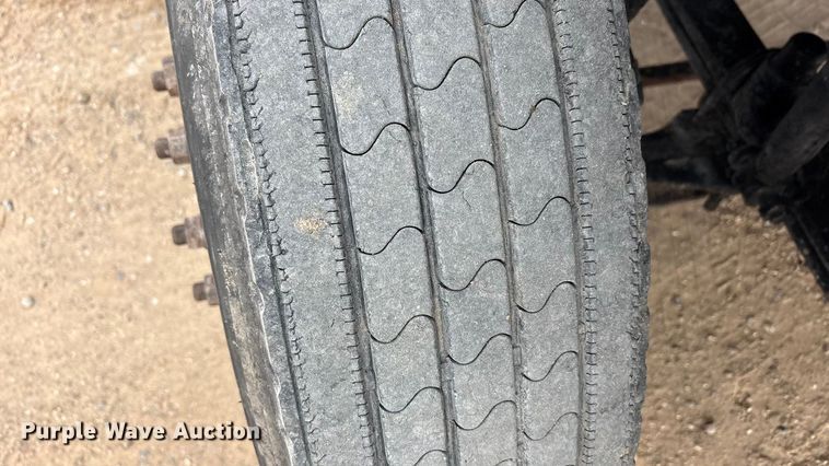 image for item EU4992 2007 Volvo VN semi truck