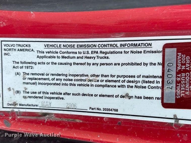 image for item EU4992 2007 Volvo VN semi truck