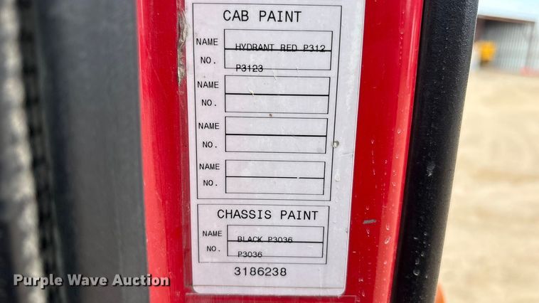 image for item EU4992 2007 Volvo VN semi truck