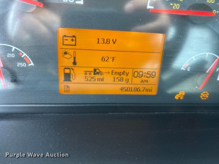 image for item EU4992 2007 Volvo VN semi truck