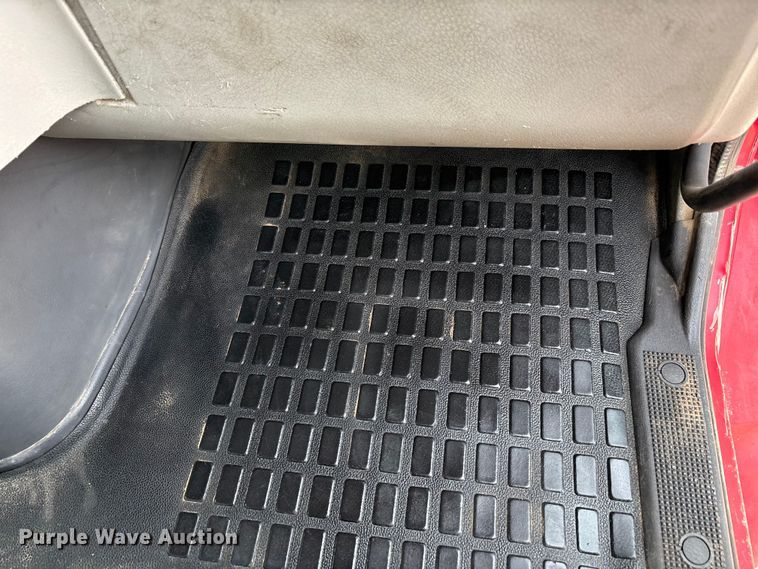 image for item EU4992 2007 Volvo VN semi truck