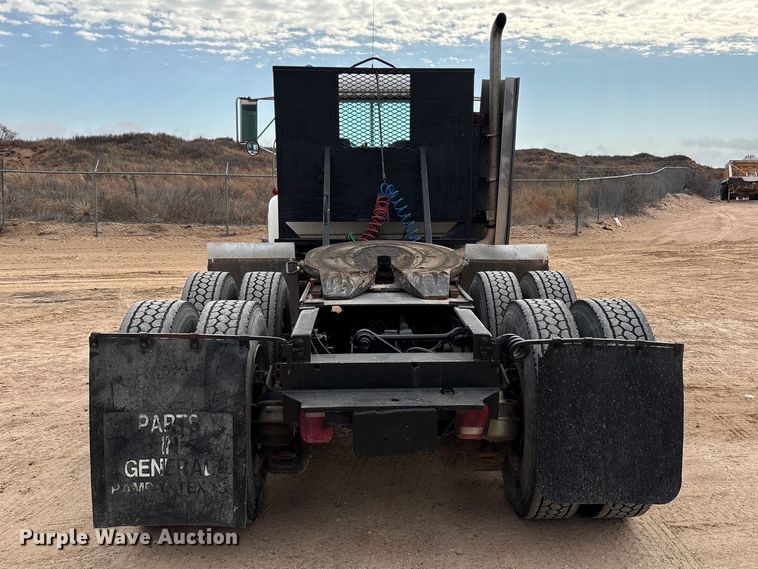 image for item EU4993 1988 Mack R686ST semi truck