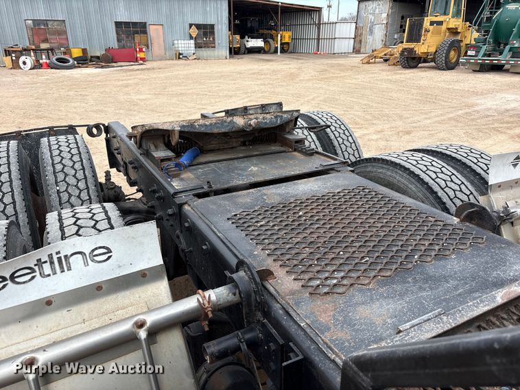 image for item EU4993 1988 Mack R686ST semi truck