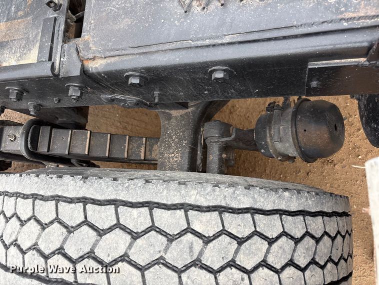 image for item EU4993 1988 Mack R686ST semi truck