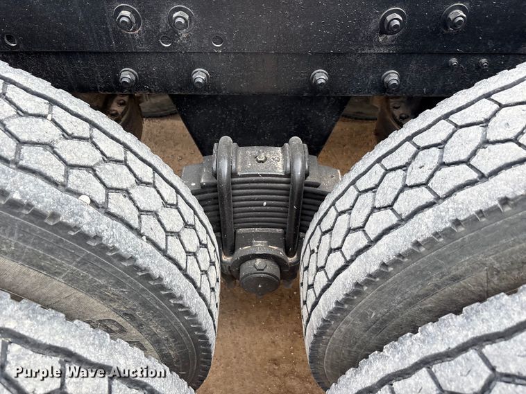 image for item EU4993 1988 Mack R686ST semi truck