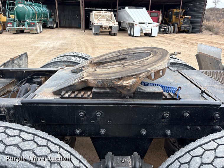 image for item EU4993 1988 Mack R686ST semi truck