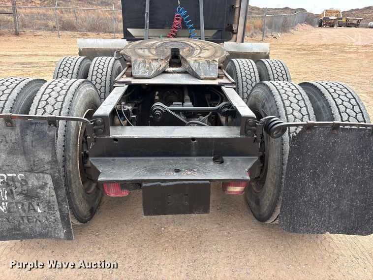 image for item EU4993 1988 Mack R686ST semi truck