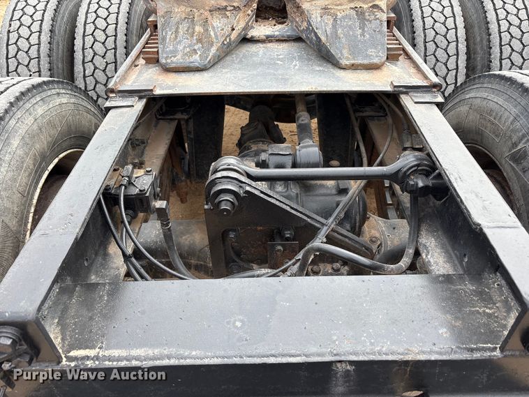 image for item EU4993 1988 Mack R686ST semi truck