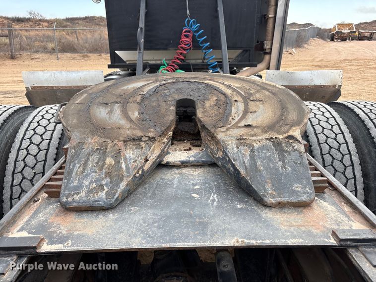 image for item EU4993 1988 Mack R686ST semi truck