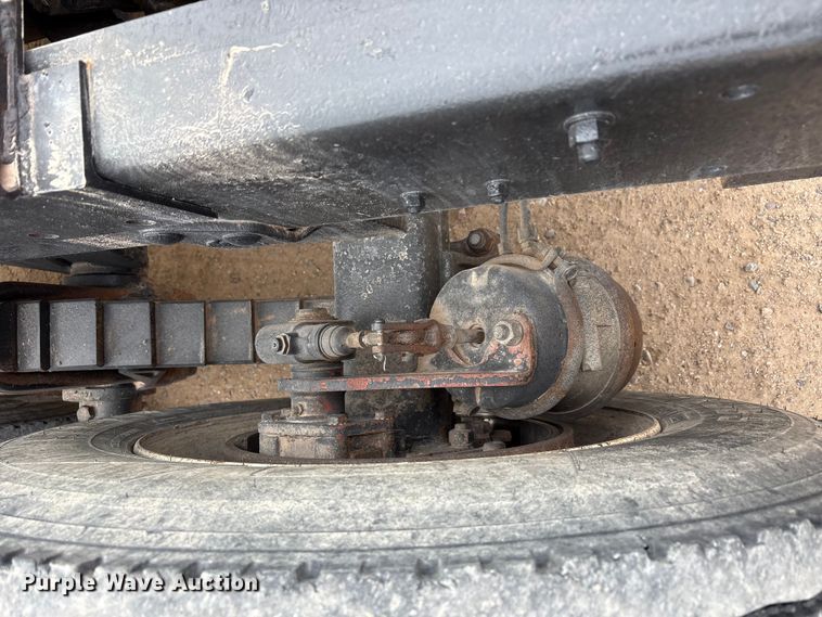 image for item EU4993 1988 Mack R686ST semi truck