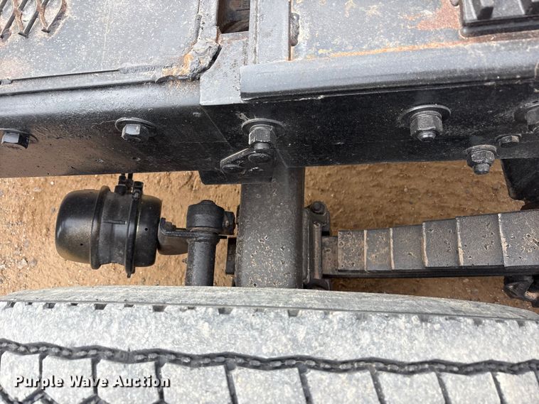 image for item EU4993 1988 Mack R686ST semi truck