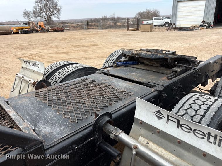 image for item EU4993 1988 Mack R686ST semi truck