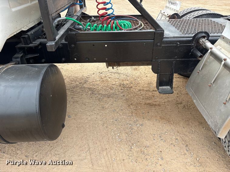 image for item EU4993 1988 Mack R686ST semi truck