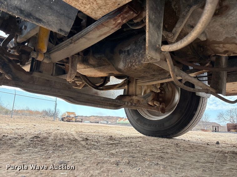 image for item EU4993 1988 Mack R686ST semi truck